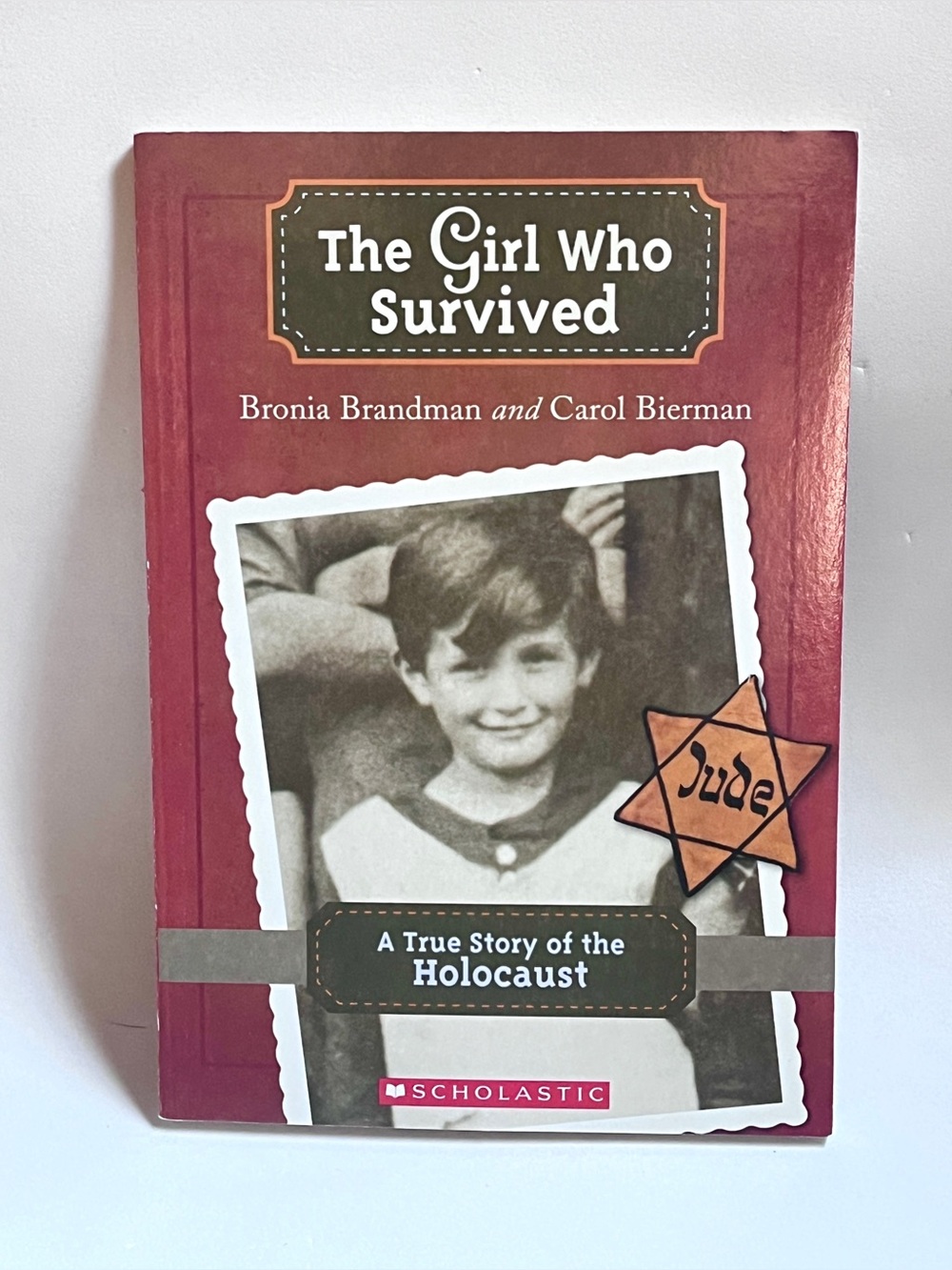 Scholastic The Girl Who Survived: True Story of the Holicaust ISBN 9780545175746